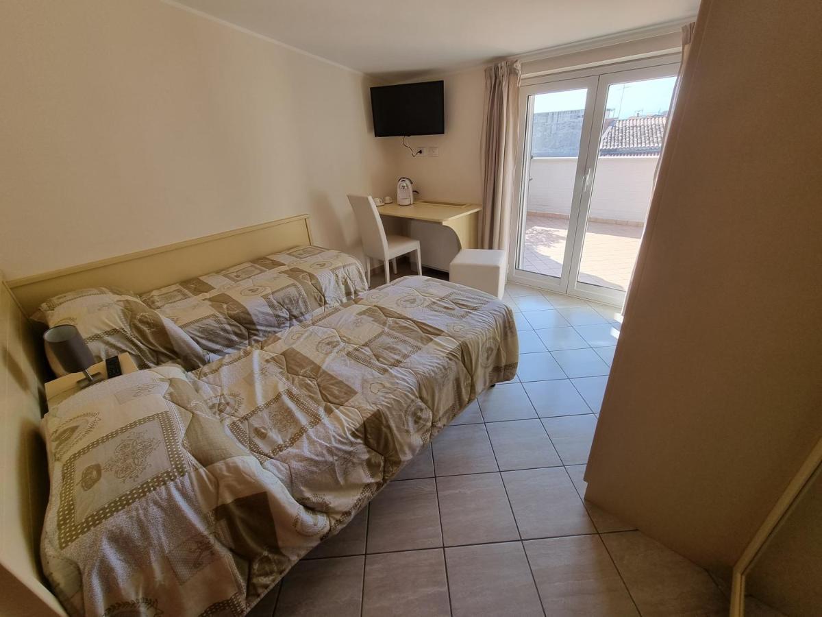 B&B E Casa Vacanza Al Castello Роччелла-Ионика Экстерьер фото