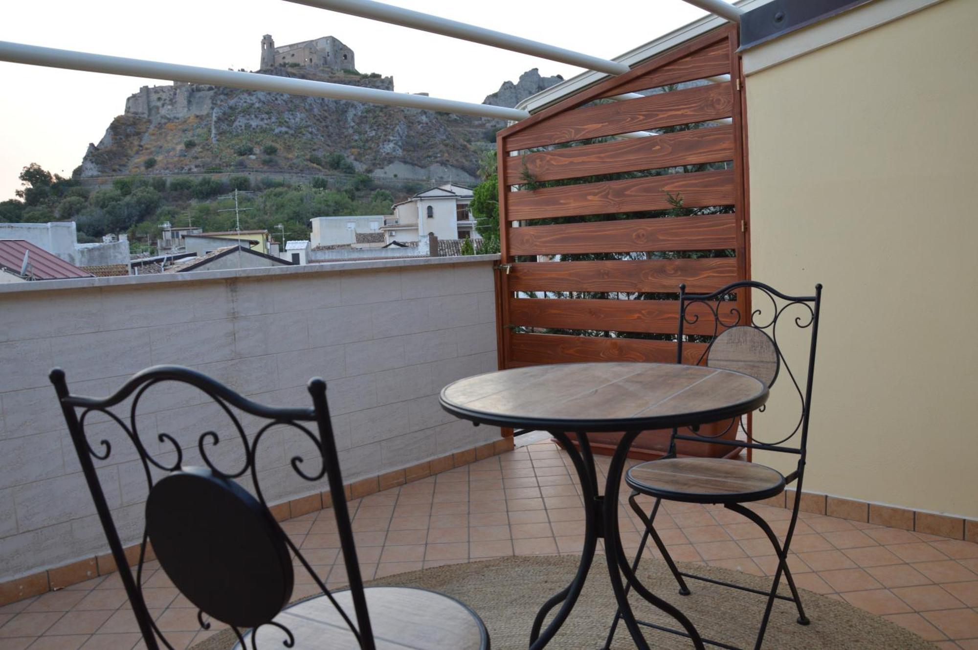 B&B E Casa Vacanza Al Castello Роччелла-Ионика Экстерьер фото